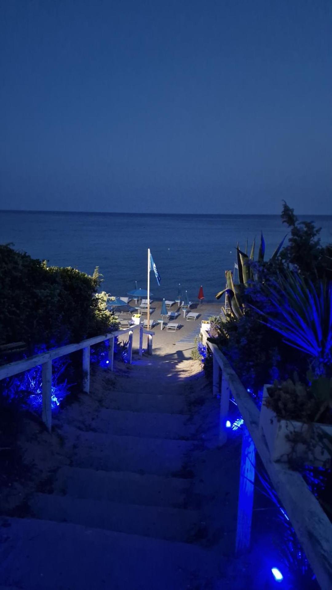 Hotel Caraibisiaco Sul Mare サン・ピエトロ・イン・ベヴァーニャ エクステリア 写真